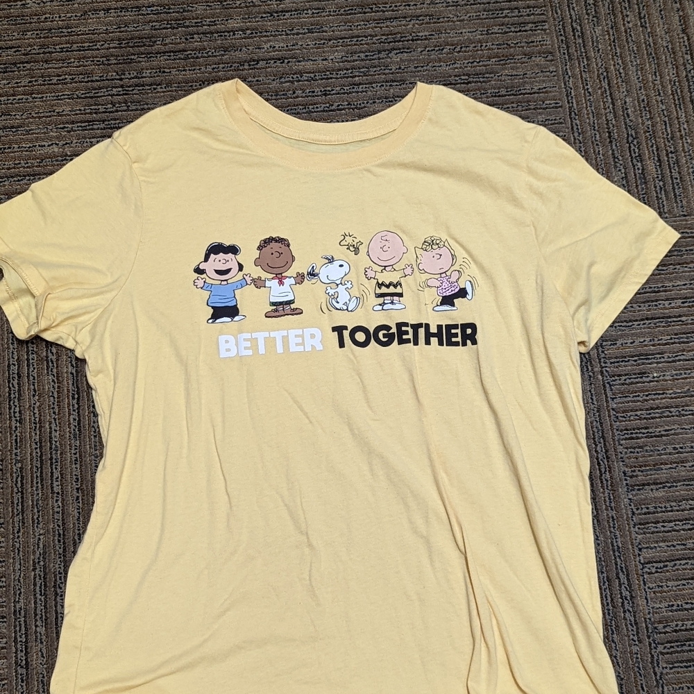 Light yellow Peanuts graphic t-shirt